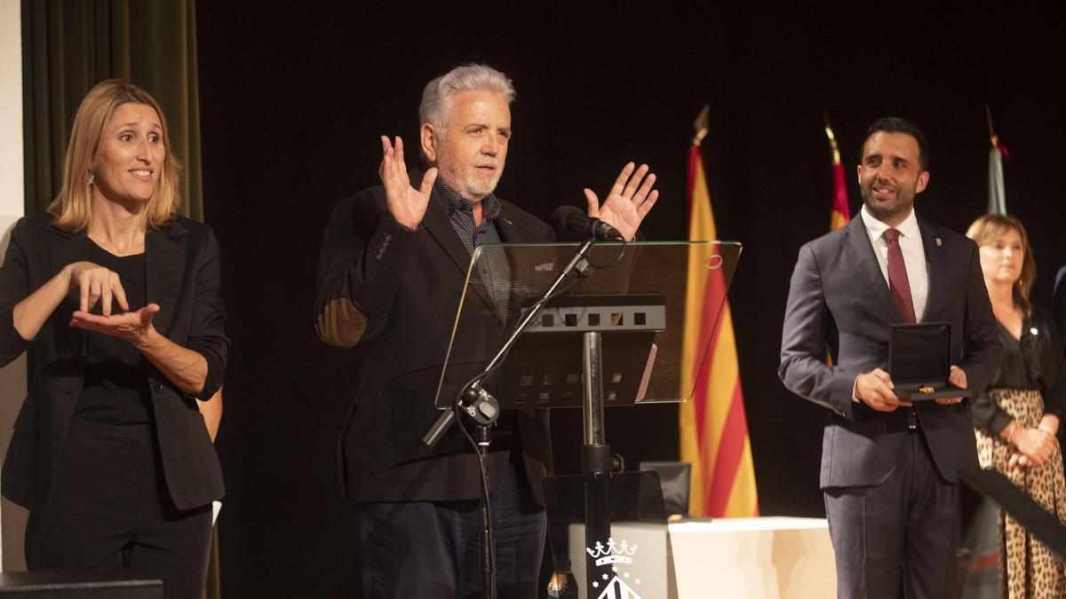 Belzunces durante la concesión de la medalla de plata de la ciudad.