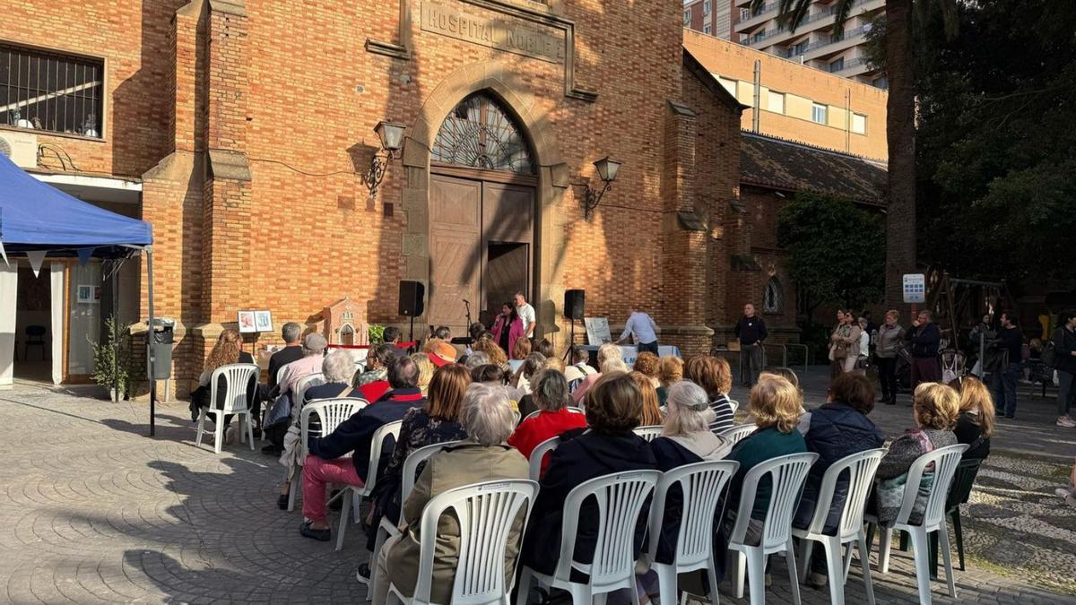 La conmemoración vecinal tuvo lugar el pasado 2 de abril, delante del Hospital Noble.