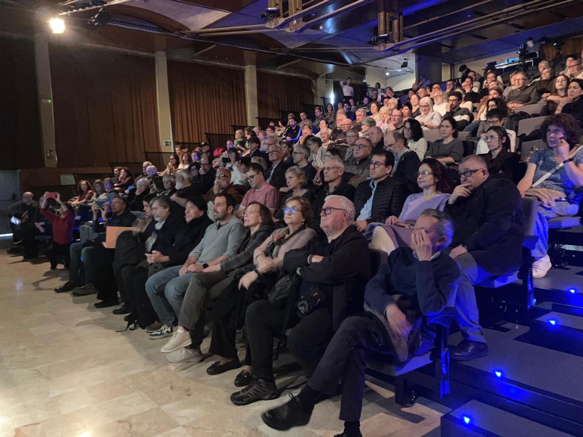 Públic assitent a la presentació recent de l'estudi a Sant Boi de Llobregat.