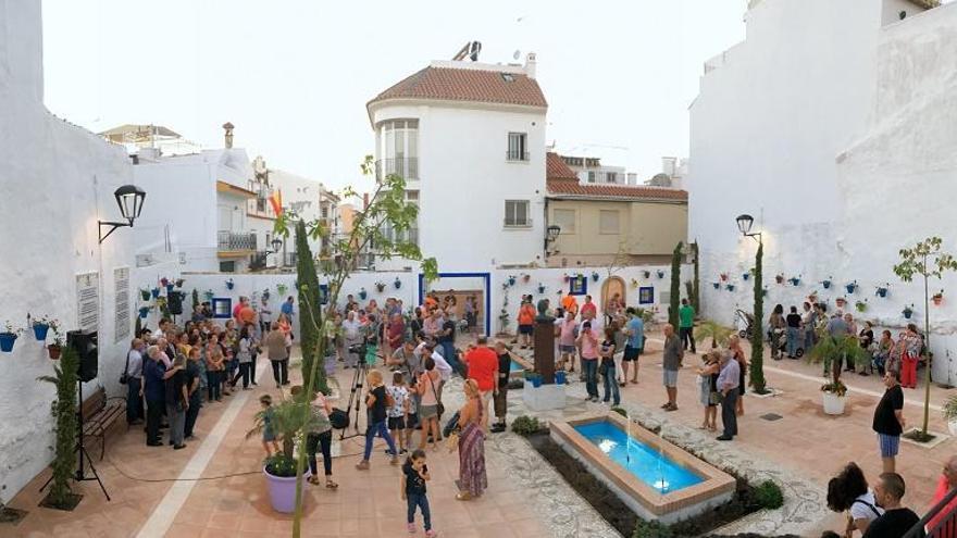 Plaza en honor a Antonio Gala en Estepona