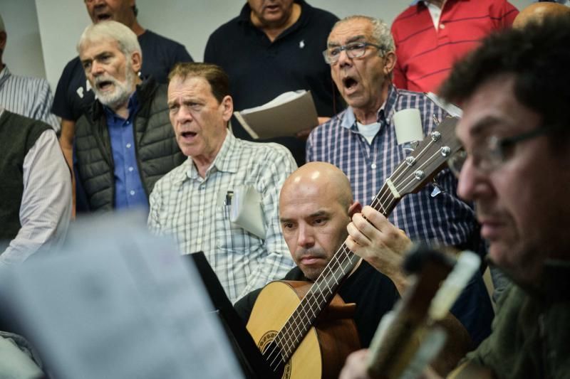 Ensayo de la rondalla Unión Artística El Cabo