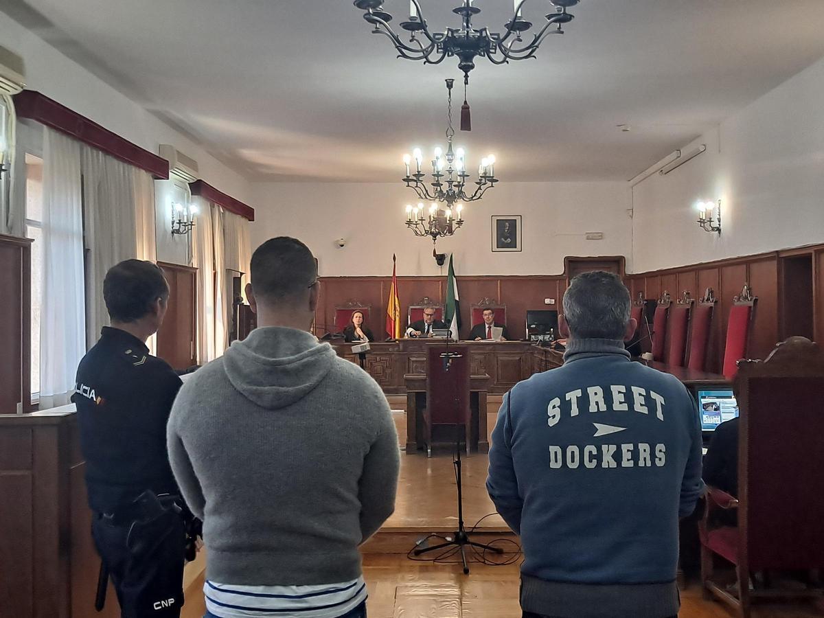 Los condenados, este miércoles, en la Audiencia de Badajoz.