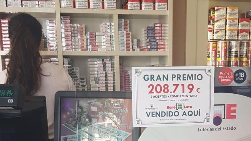 El increíble caso del estanco del Grau que es asaltado y reparte un premio el mismo día