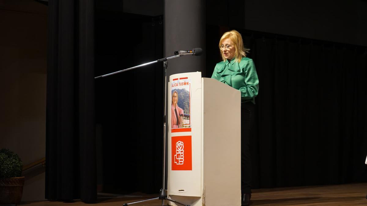 La alcaldesa y candidata socialista, Alicia Tusón, durante su discurso