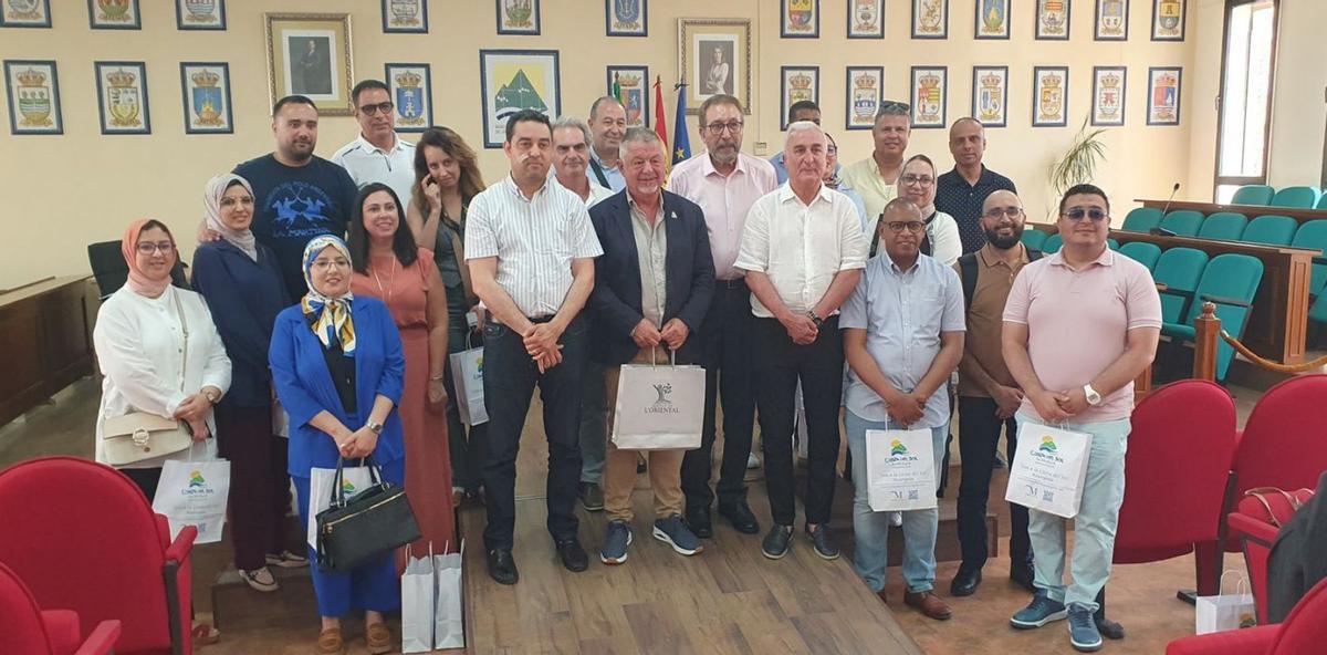 Autoridades de la Mancomunidad de la Costa del Sol Axarquía y de la región de Nador, en Torre del Mar.