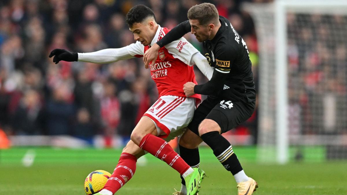 Gabriel Martinelli durante un encuentro de Premier League con el Arsenal