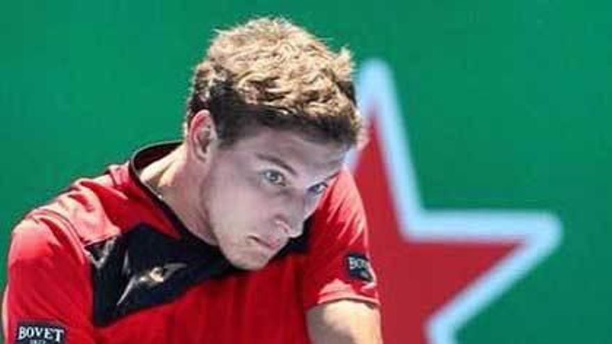 Pablo Carreño golpea de revés.