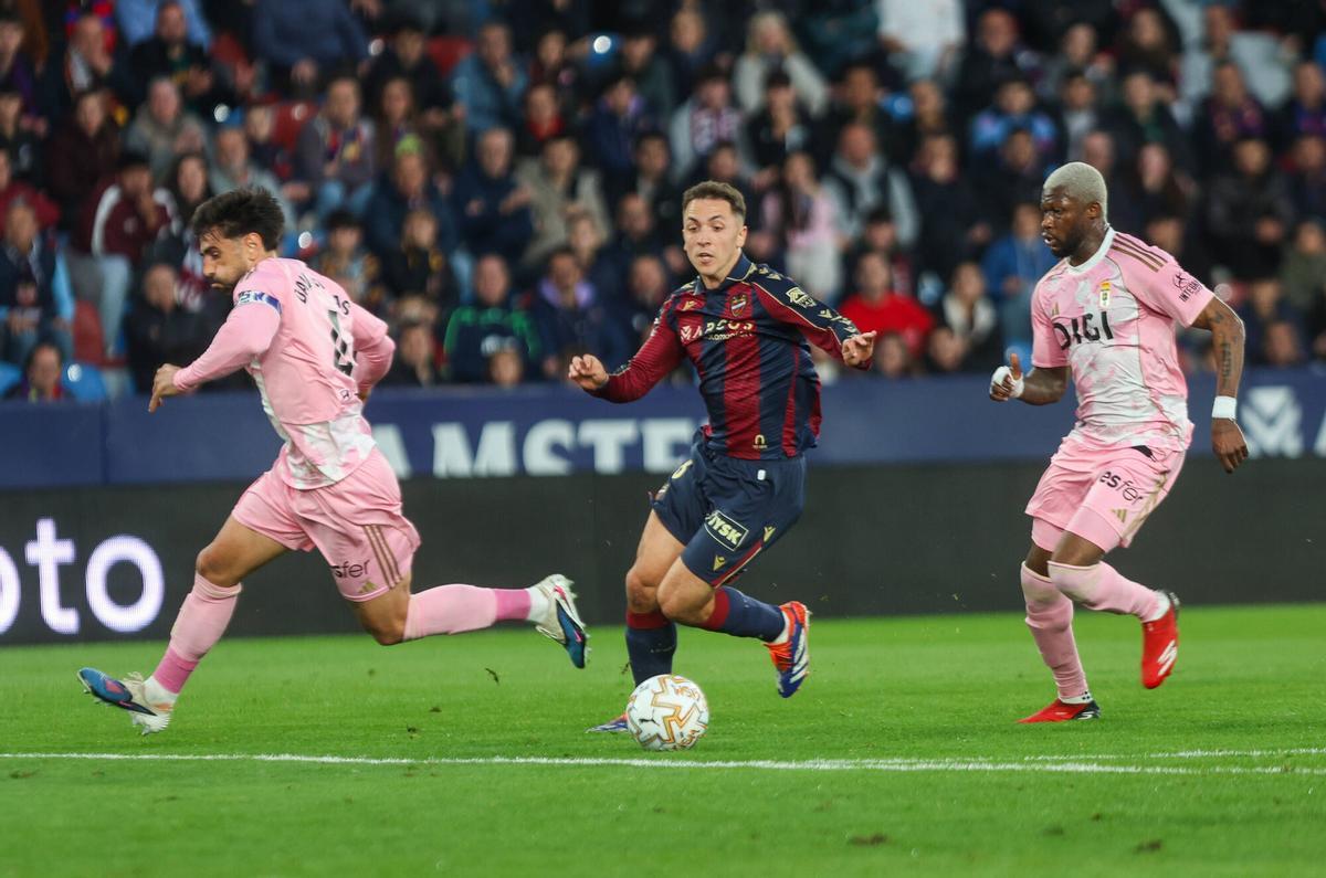 Olasagasti, frente al Oviedo.