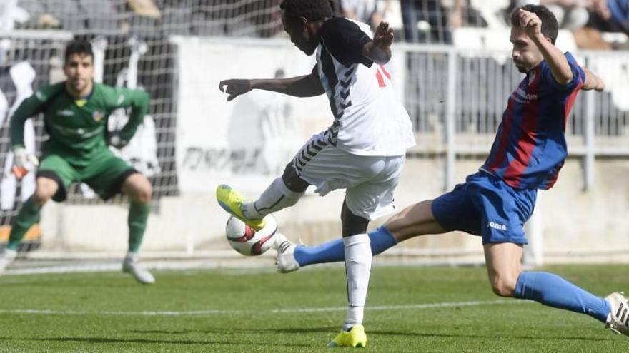 El Castellón recupera la cuarta plaza tras doblegar al Alzira (2-1)