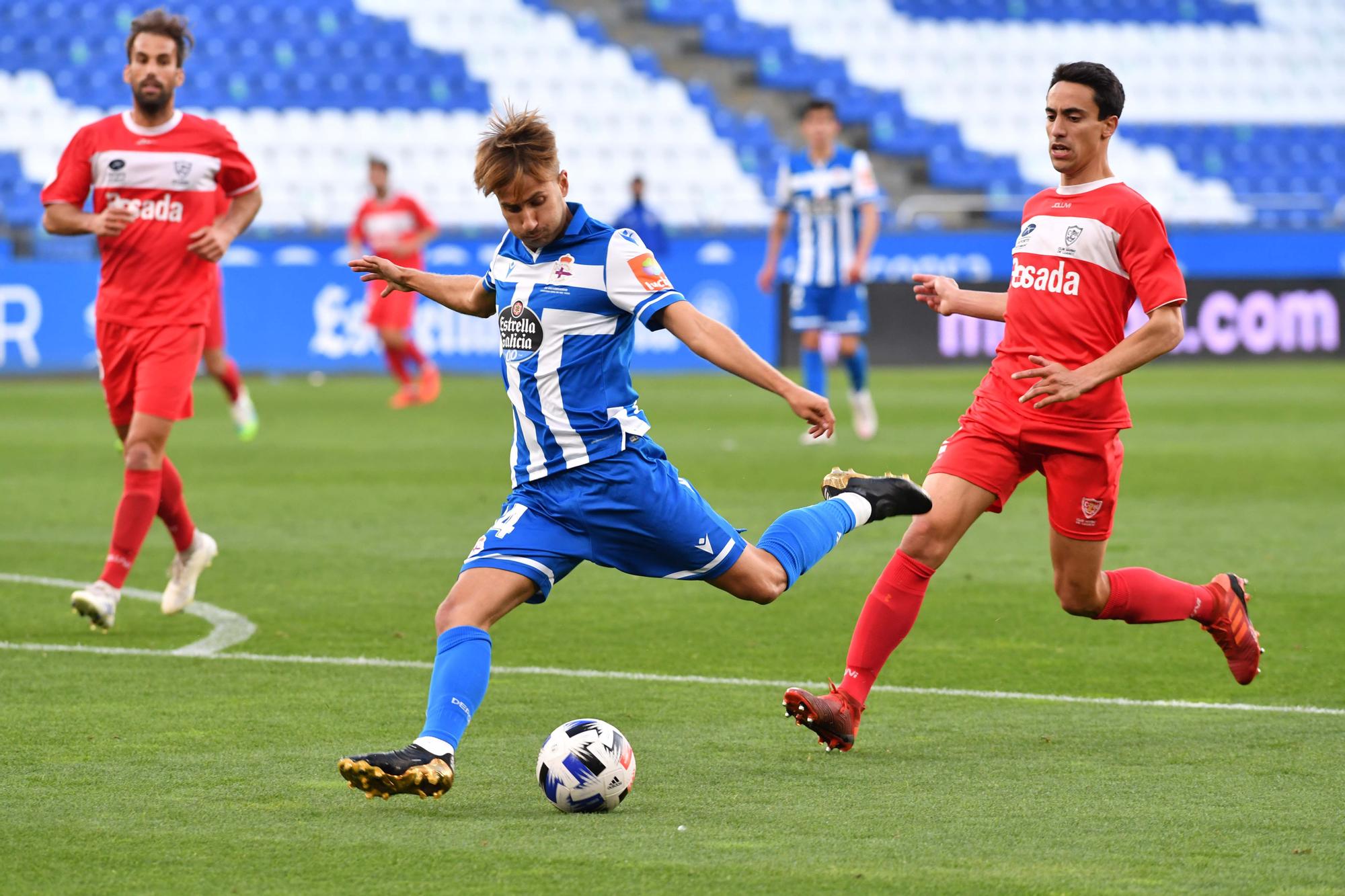 El Dépor se impone al Marino (1-0) en Riazor