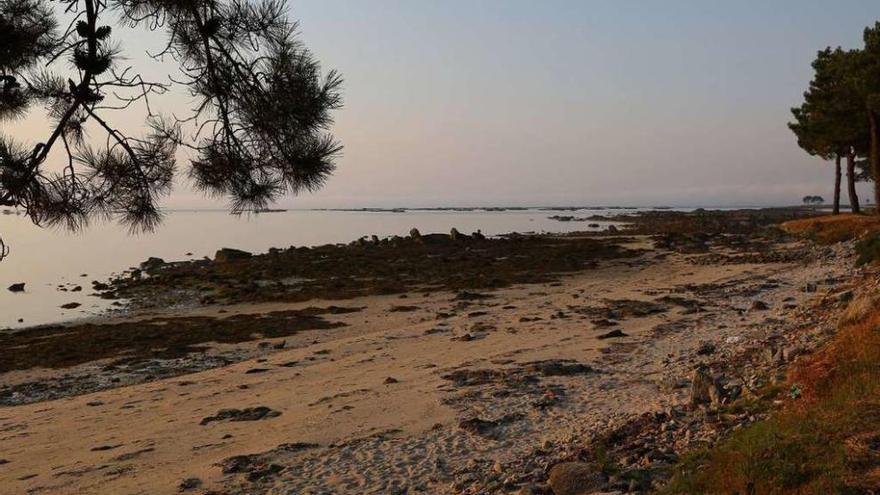 Un presunto mariscador ilegal muere ahogado cuando faenaba en la isla de A Toxa