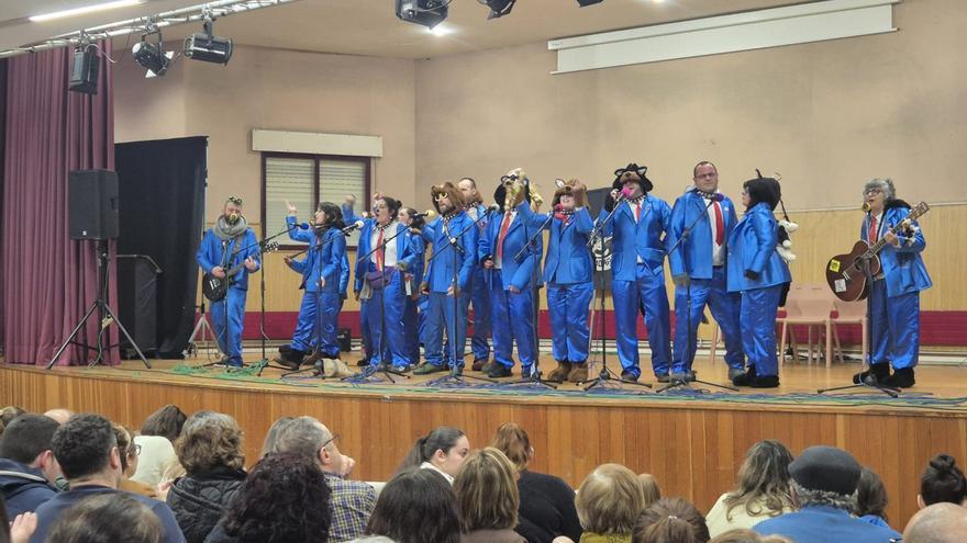 Las pedradas por la basura y la falta de bares, temas del carnaval de Moaña