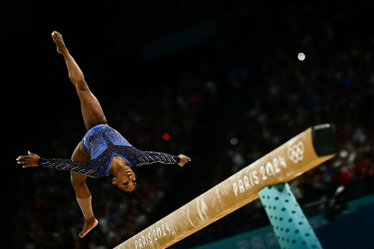 Simone Biles gana la medalla de oro en gimnasia artística