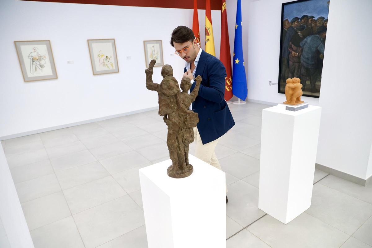 La muestra incluye pintura, pero también escultura.