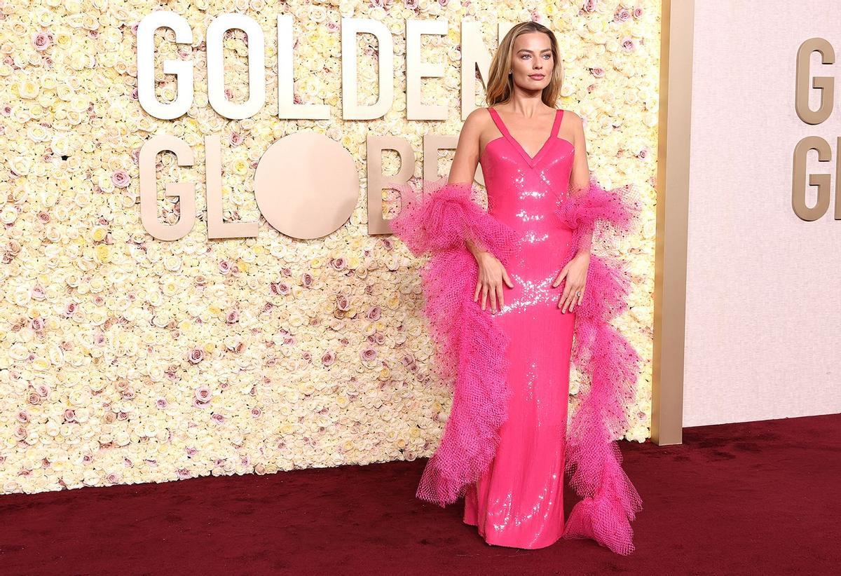 Margot Robbie, con look rosa 'Barbie' de Armani Privé