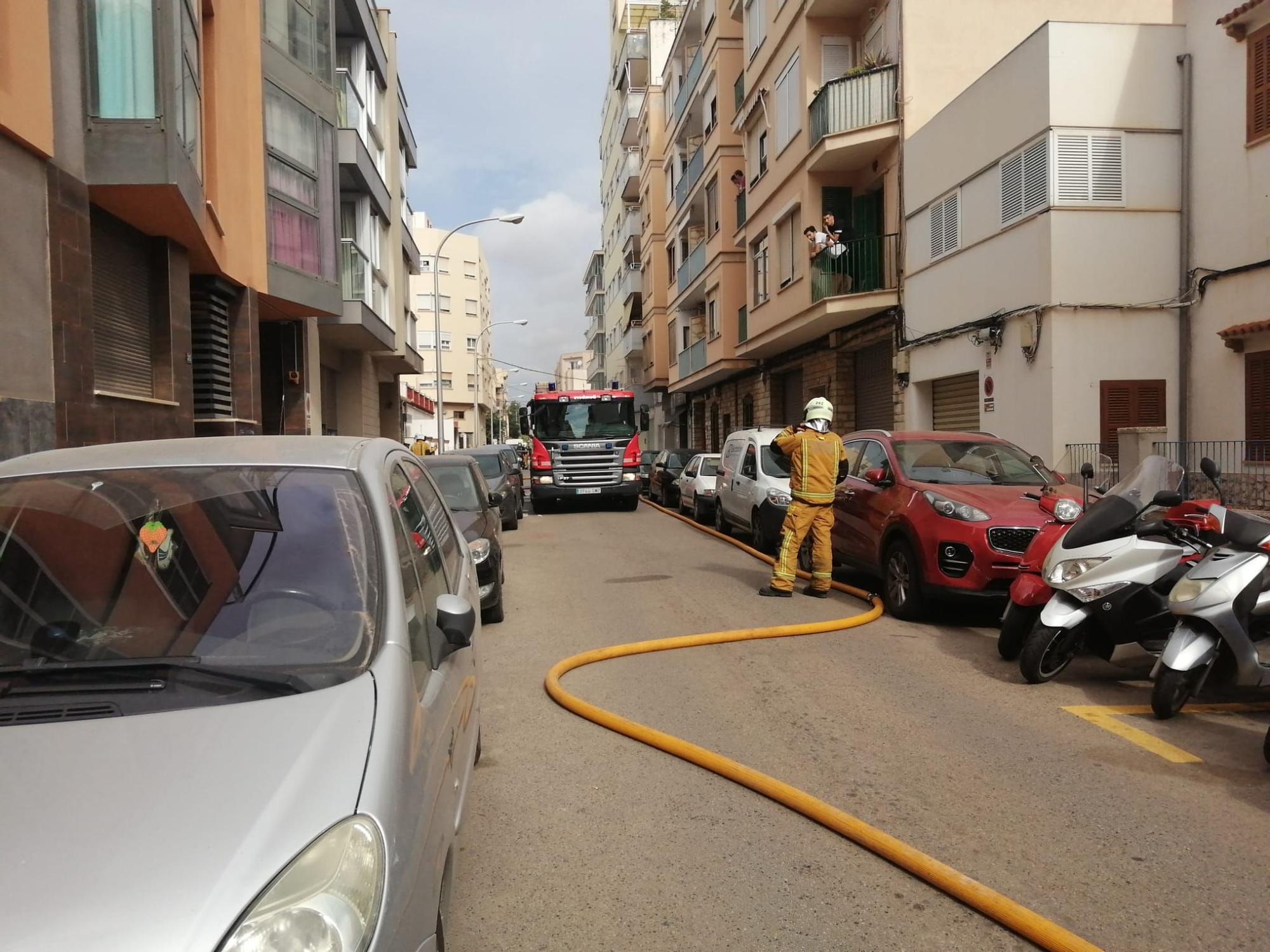 Un hombre herido en el incendio en un garaje en Palma