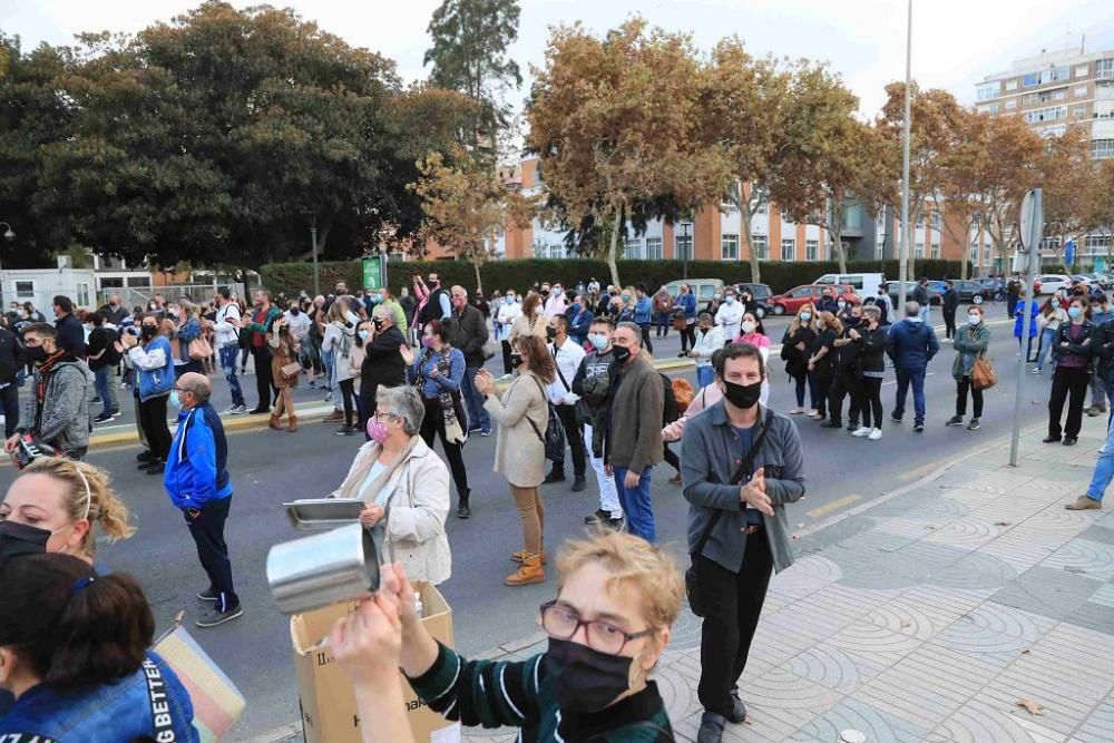 Hosteleros protestan en Cartagena por el cierre de los bares