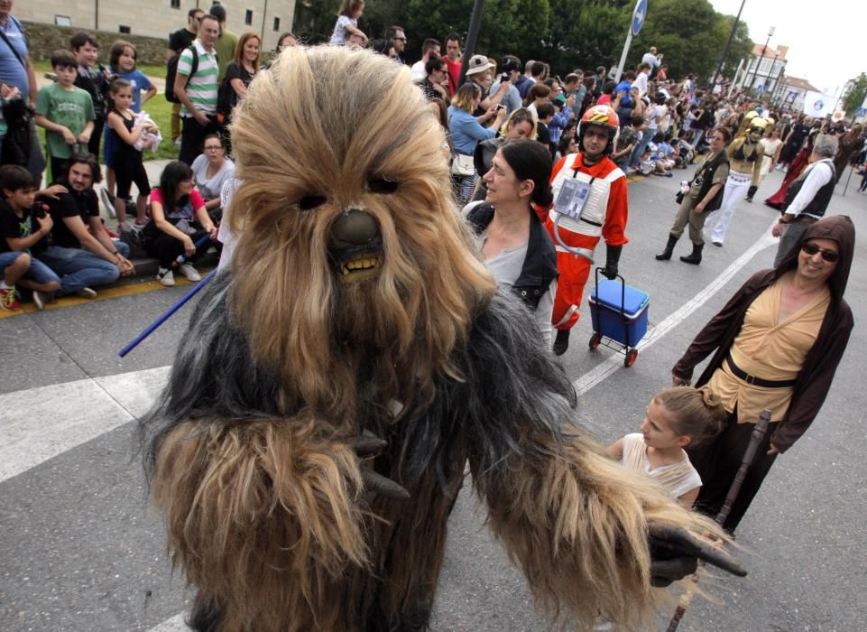 Cientos de aficionados a la saga festejan con un desfile los 40 años de la primera película