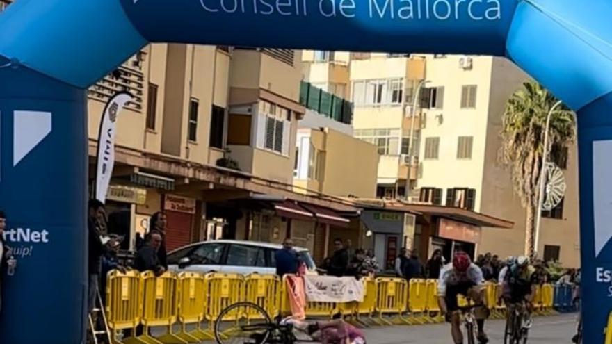 Triunfo de Juan Antonio Segovia en un final accidentado de la Cursa de s’Indiot