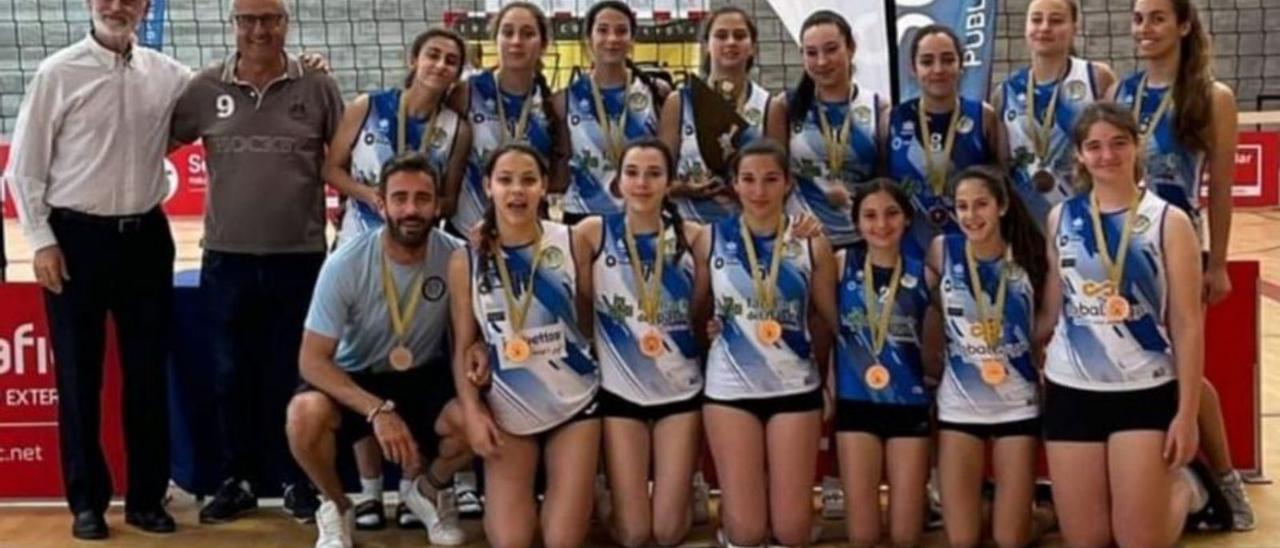 El CV Gandia con las medallas de terceras autonómicas | SR SPORTS