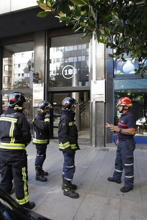 Despliegue de bomberos en Gijón