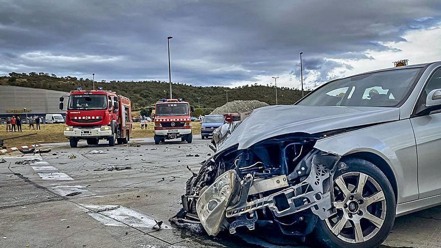 El turisme en el qual viatjaven les dues dones ferides.  | INFOJONQUERA