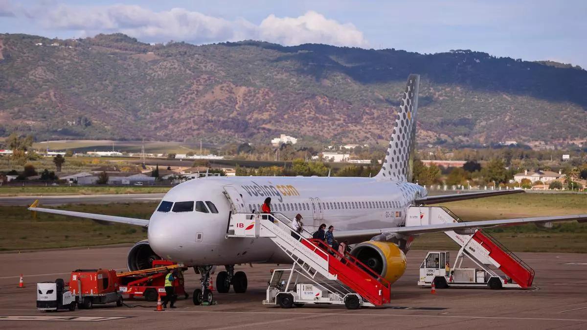 Llegada a Córdoba de un avión de Vueling procedente de Barcelona.