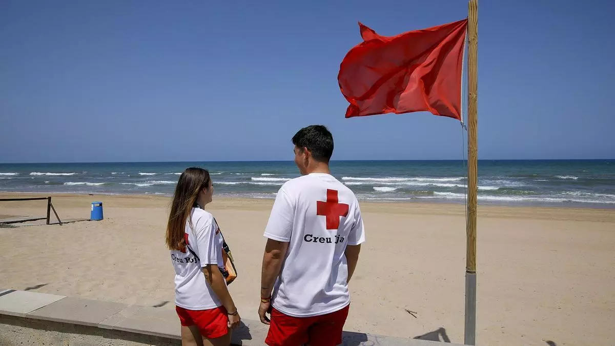 La Comunidad Valenciana intensifica el control de la calidad del agua en las playas con 4.800 análisis en verano