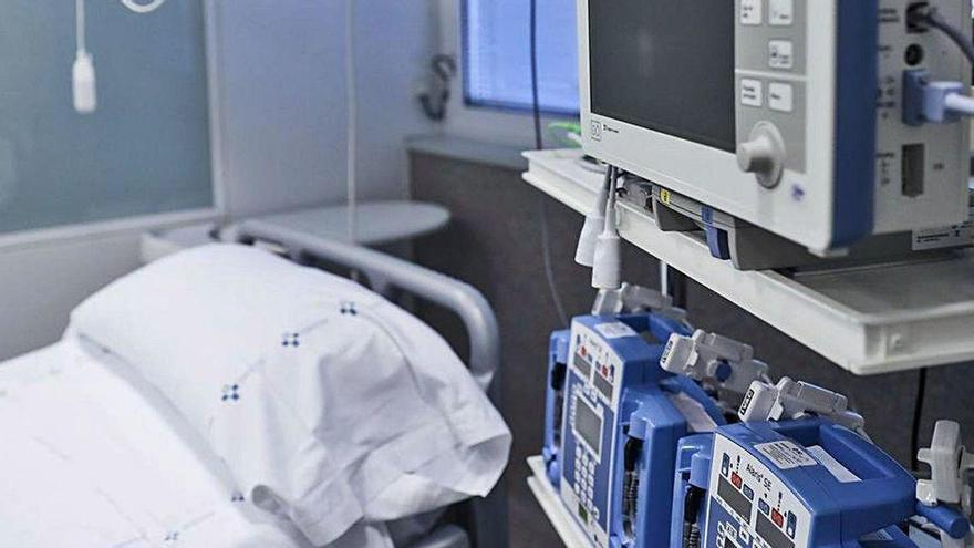 Una cama para pacientes críticos en Cabueñes.