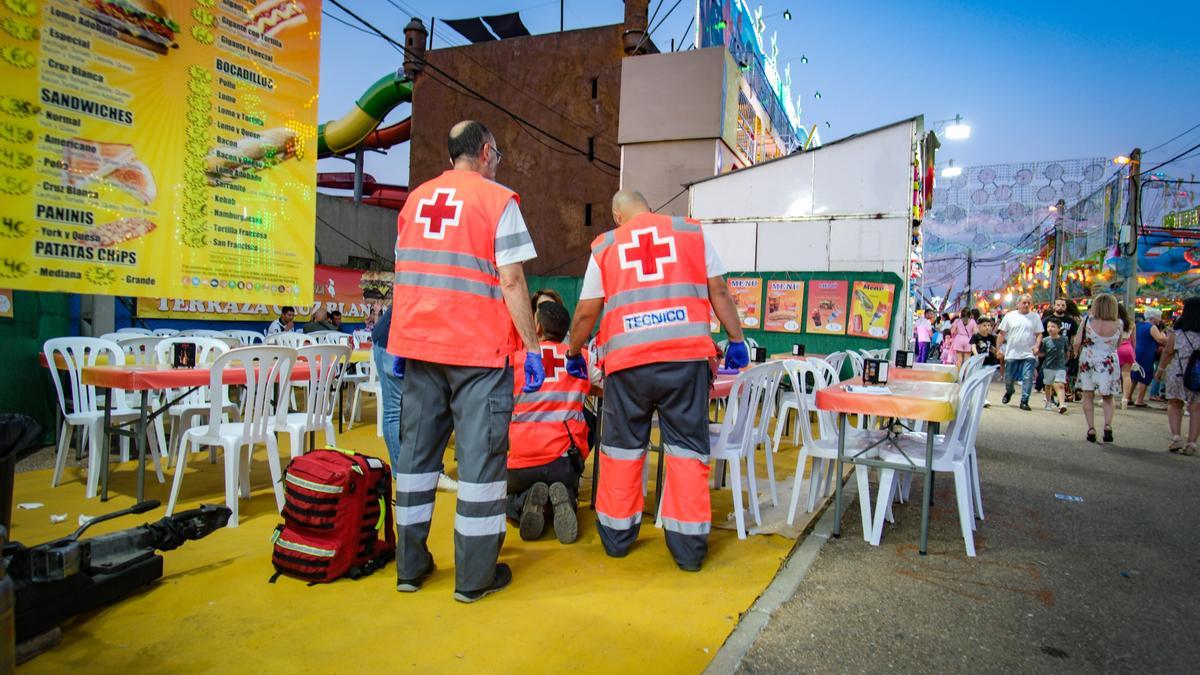 Voluntarios de Cruz Roja en el feria de Caya.