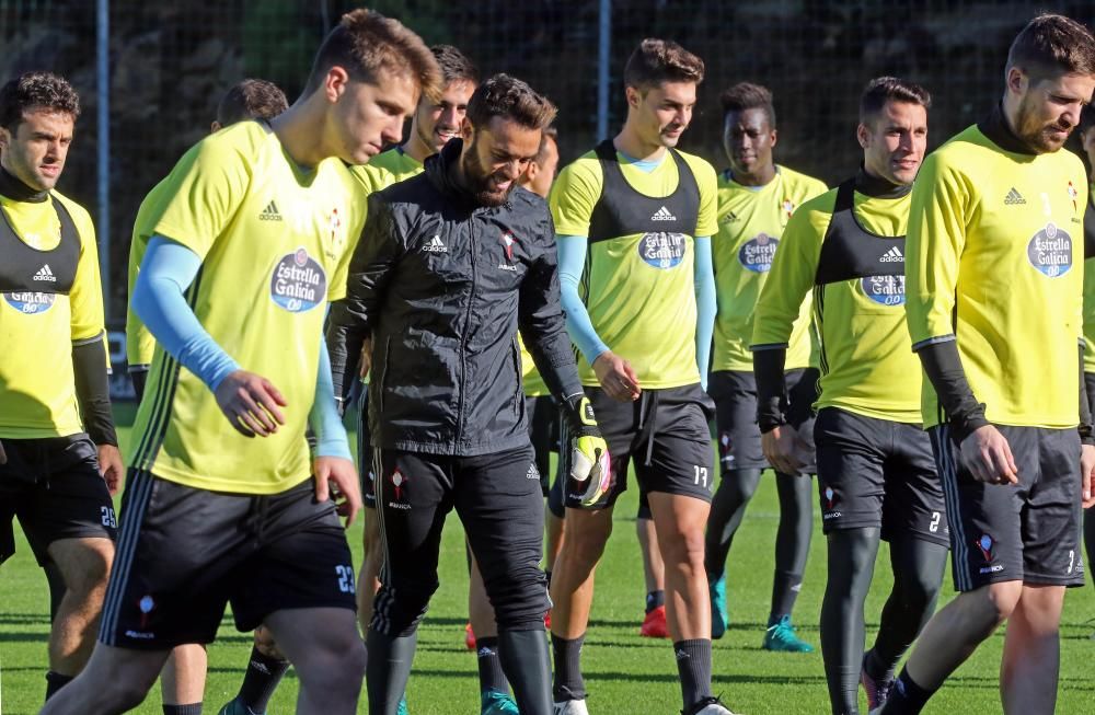 Berizzo dirige en A Madroa y a puerta cerrada el último entrenamiento de los celestes antes de medirse al Valencia