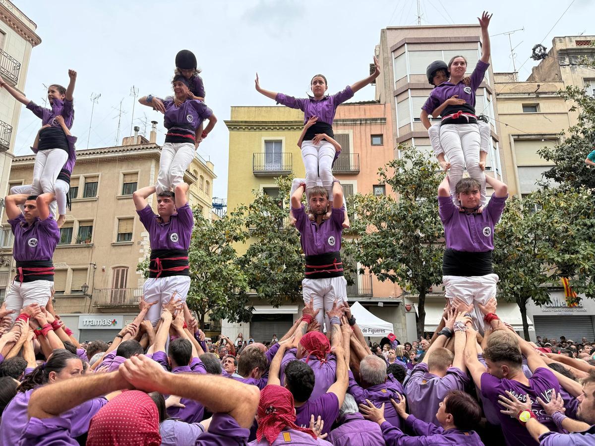 Els Castellers de Figueres en la diada de Santa Creu.