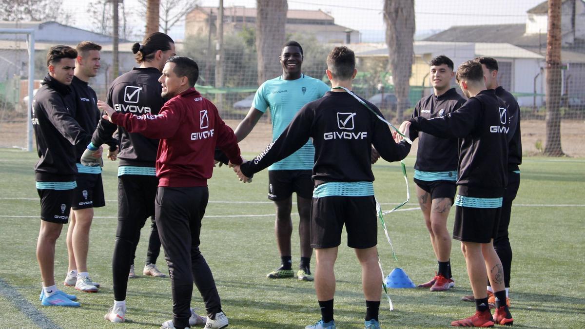 Jugadores del Córdoba CF B en su última sesión de entrenamiento.