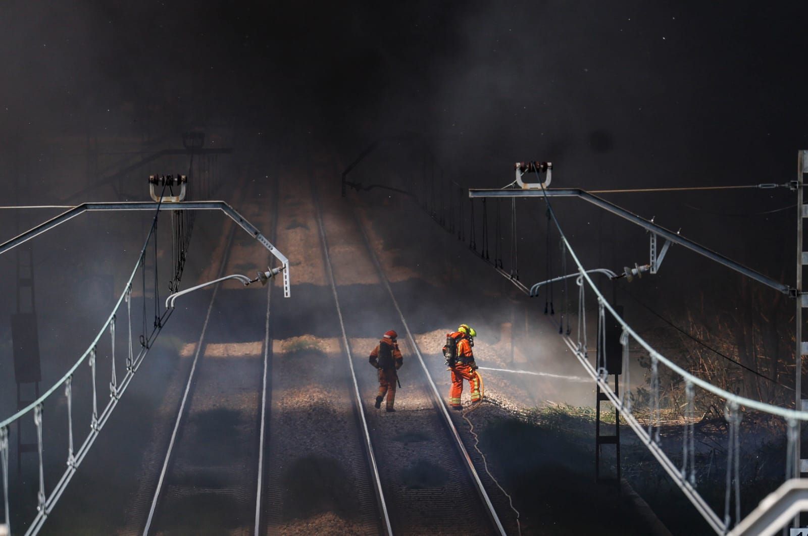 El incendio de la empresa de reciclaje de Silla, en imágenes