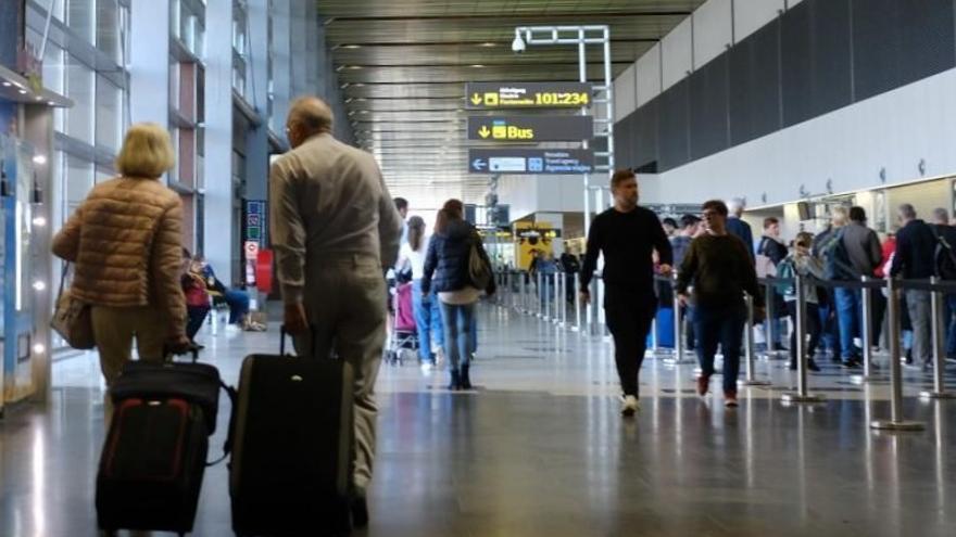 Pasajeros en el aeropuerto de Gran Canaria