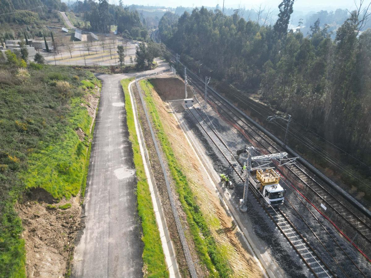 Trabajos en la catenaria en la terminal ferroviaria de la Plisan