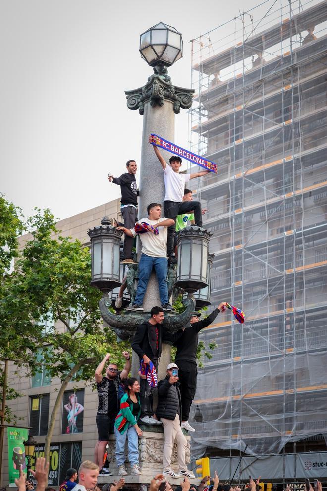 ¡De locos! Las mejores imágenes de una ciudad entregada al Barça