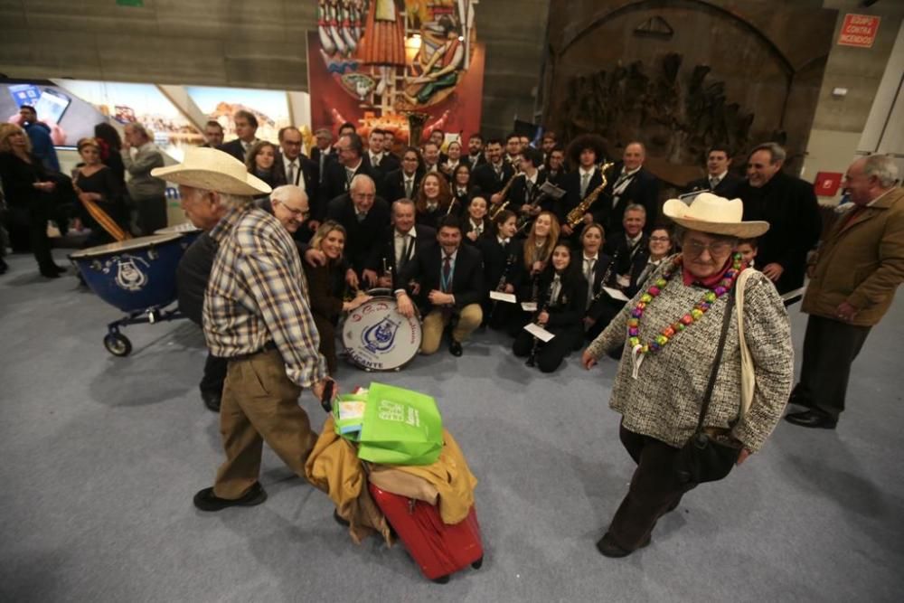 La Federación de Moros y Cristianos de Alicante lleva la fiesta a Madrid.