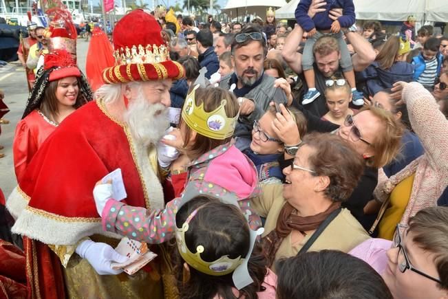 REYES MAGOS LLEGADA BARCO