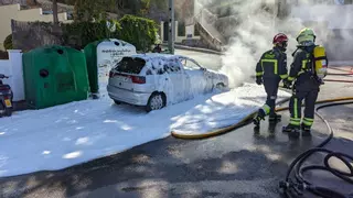 Un incendio destruye un coche en el Camí del Far de Sóller