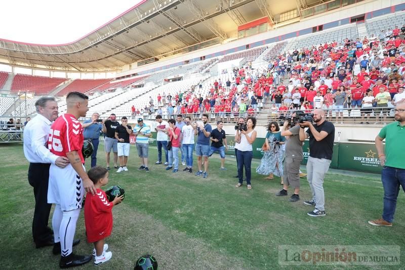 Presentación de Aquino