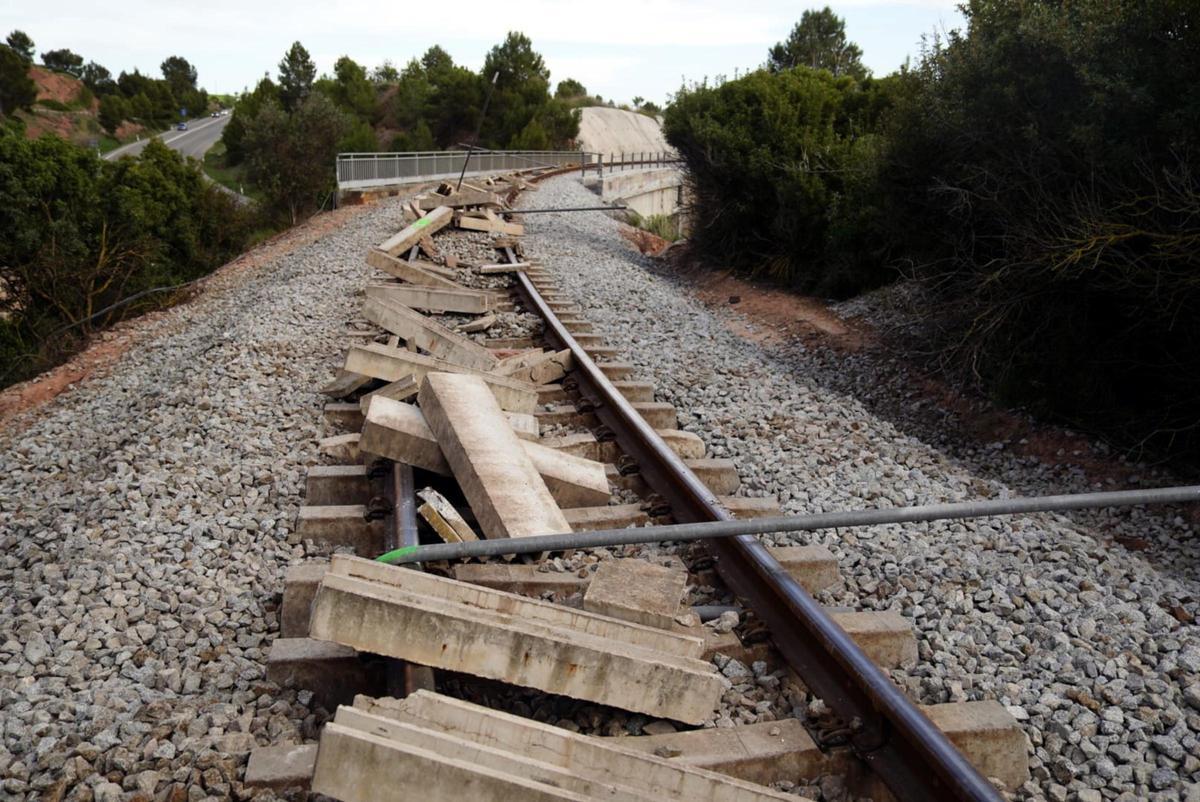 La vía de tren boicoteada por las protestas de Revoltes de la Terra.
