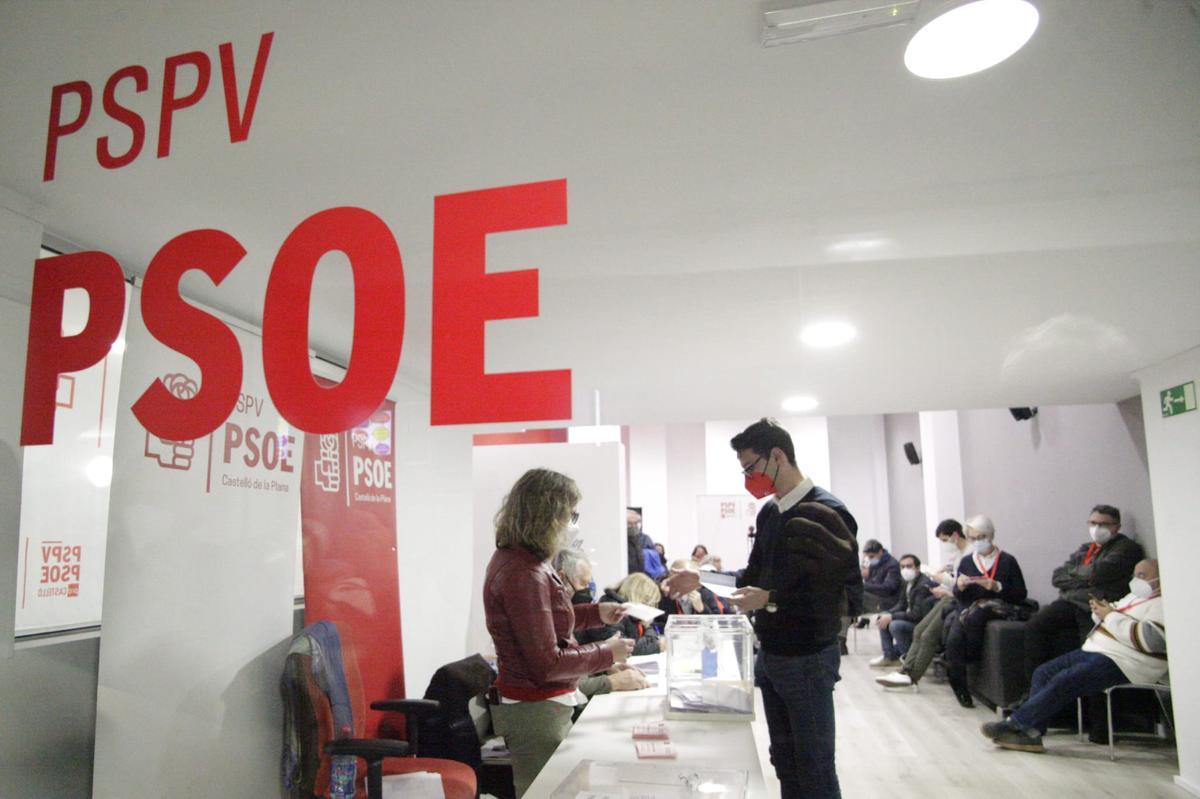 Un momento del recuento de los votos.