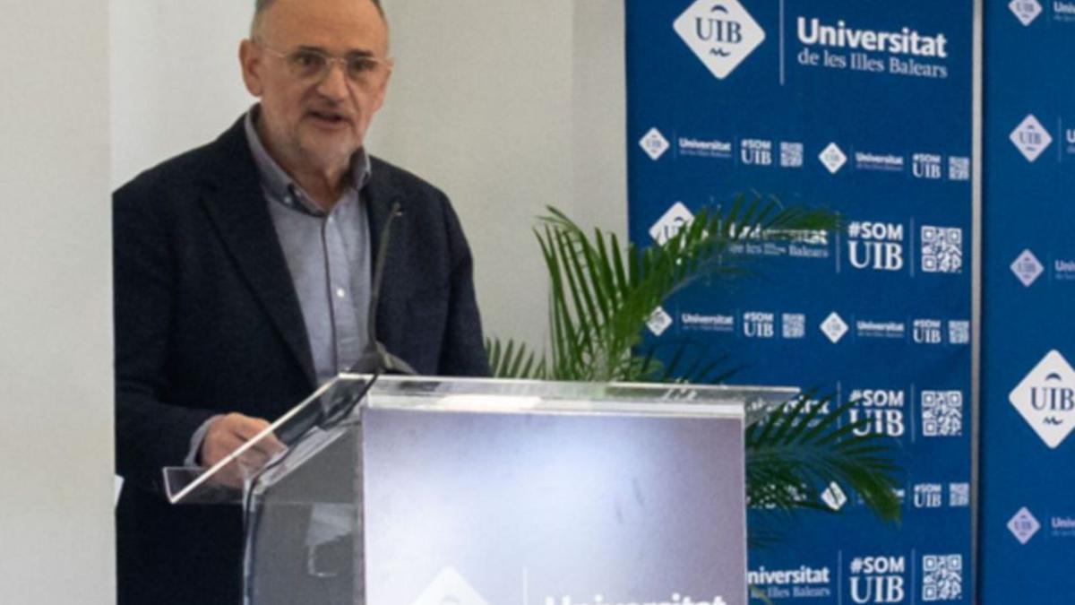 El rector de la UIB, Jaume Carot, durante su intervención. |
