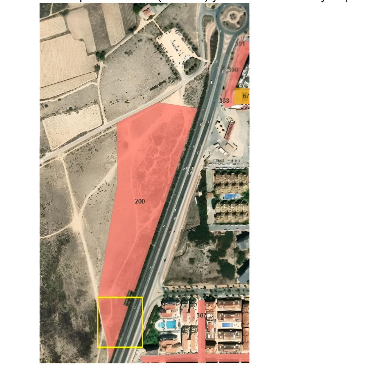 En rosa la zona que se ha escogido para repoblar en los próximos años y donde se comenzará esa tarea con 900 ejemplares de árboles y arbustos autóctonos durante los próximos días