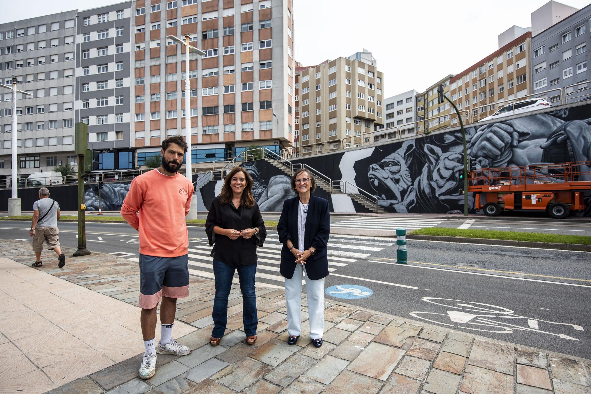 Un obra titánica en A Coruña del mejor muralista del mundo frente a una ensenada eterna