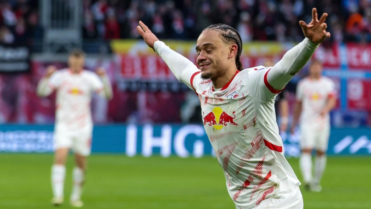 Xavi Simons celebra uno de sus goles