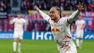Xavi Simons celebra uno de sus goles