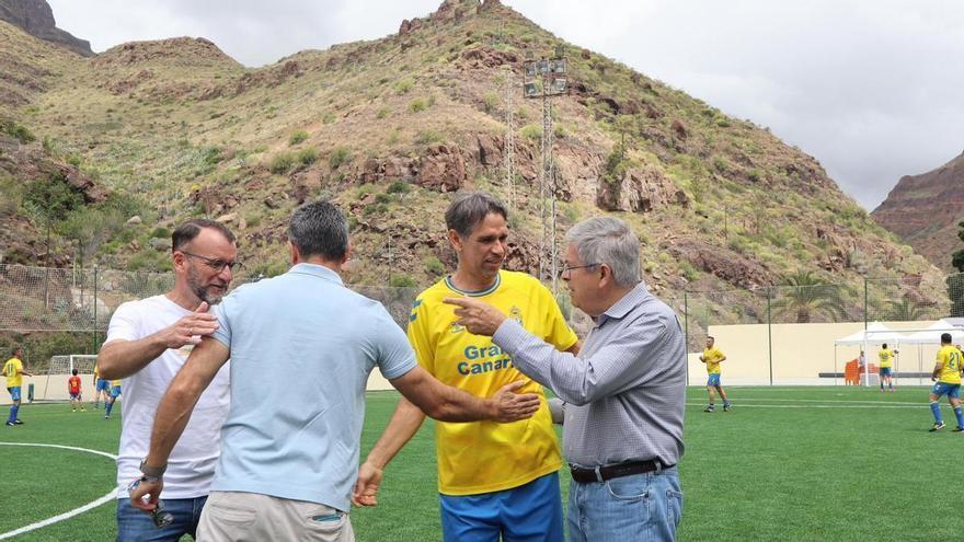Los Valerón se enfundan de nuevo la elástica amarilla en la reapertura del campo de Cercados de Espino