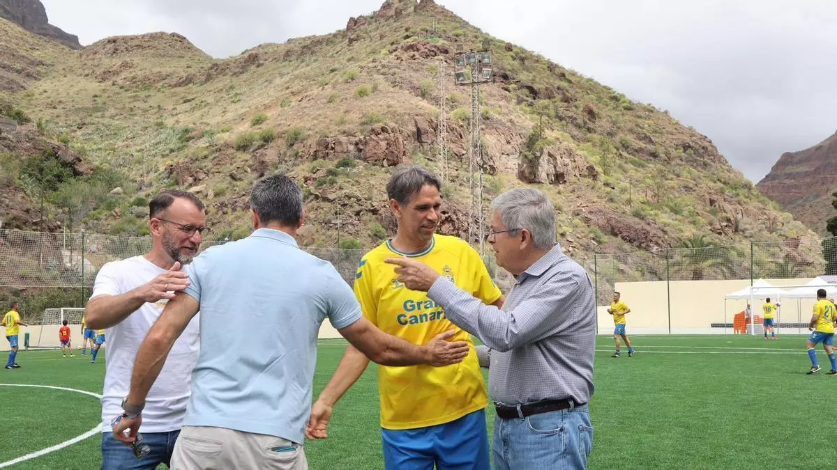 Los Valerón se enfundan de nuevo la elástica amarilla en la reapertura del campo de Cercados de Espino